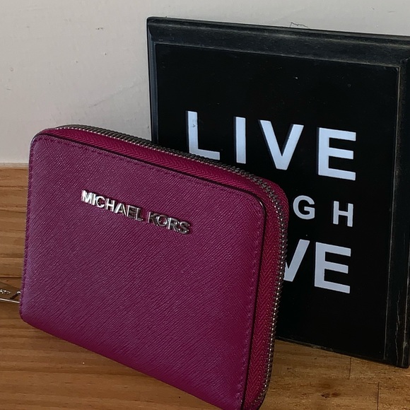 🌸Michael Kors Pink Wallet 🌸 - Picture 8 of 8